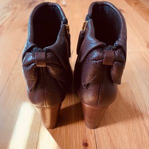 Kate Spade Lanise now brown booties size 8